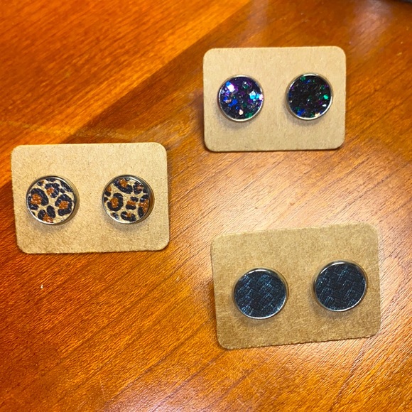 Set of 3 stud earrings - Picture 1 of 5